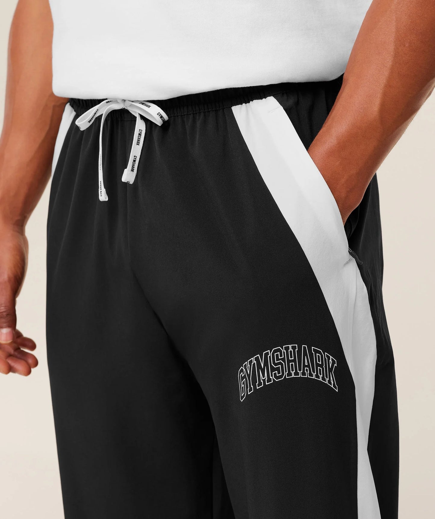 COLLEGIATE TECH PANTS - BLACK