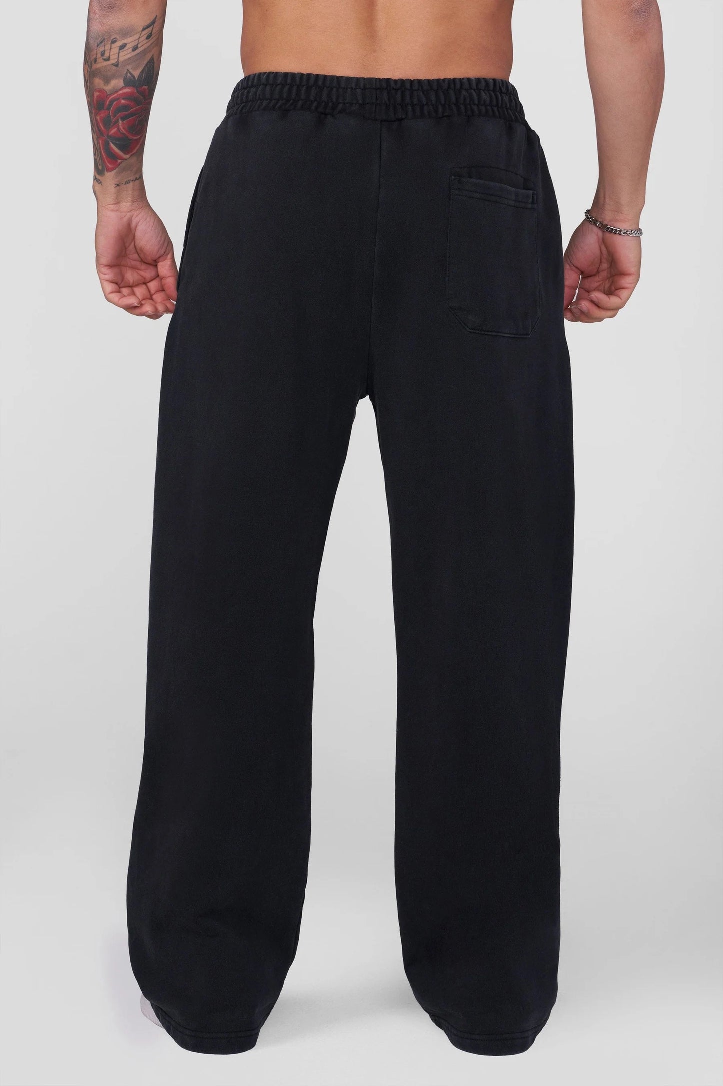 DIVINE SWEATS BLACK WASH