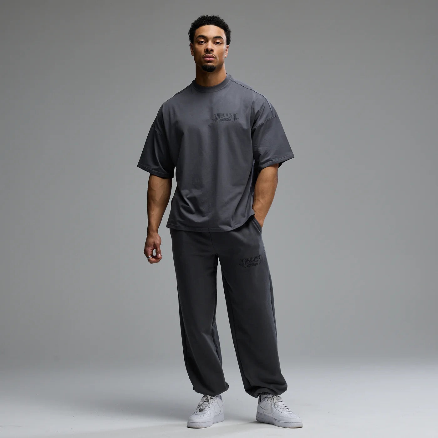 BODYBUILDING EMBLEM CHARCOAL OVERSIZED SWEATPANTS
