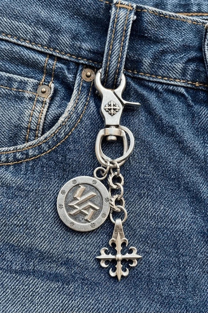 VAULT KEYCHAIN